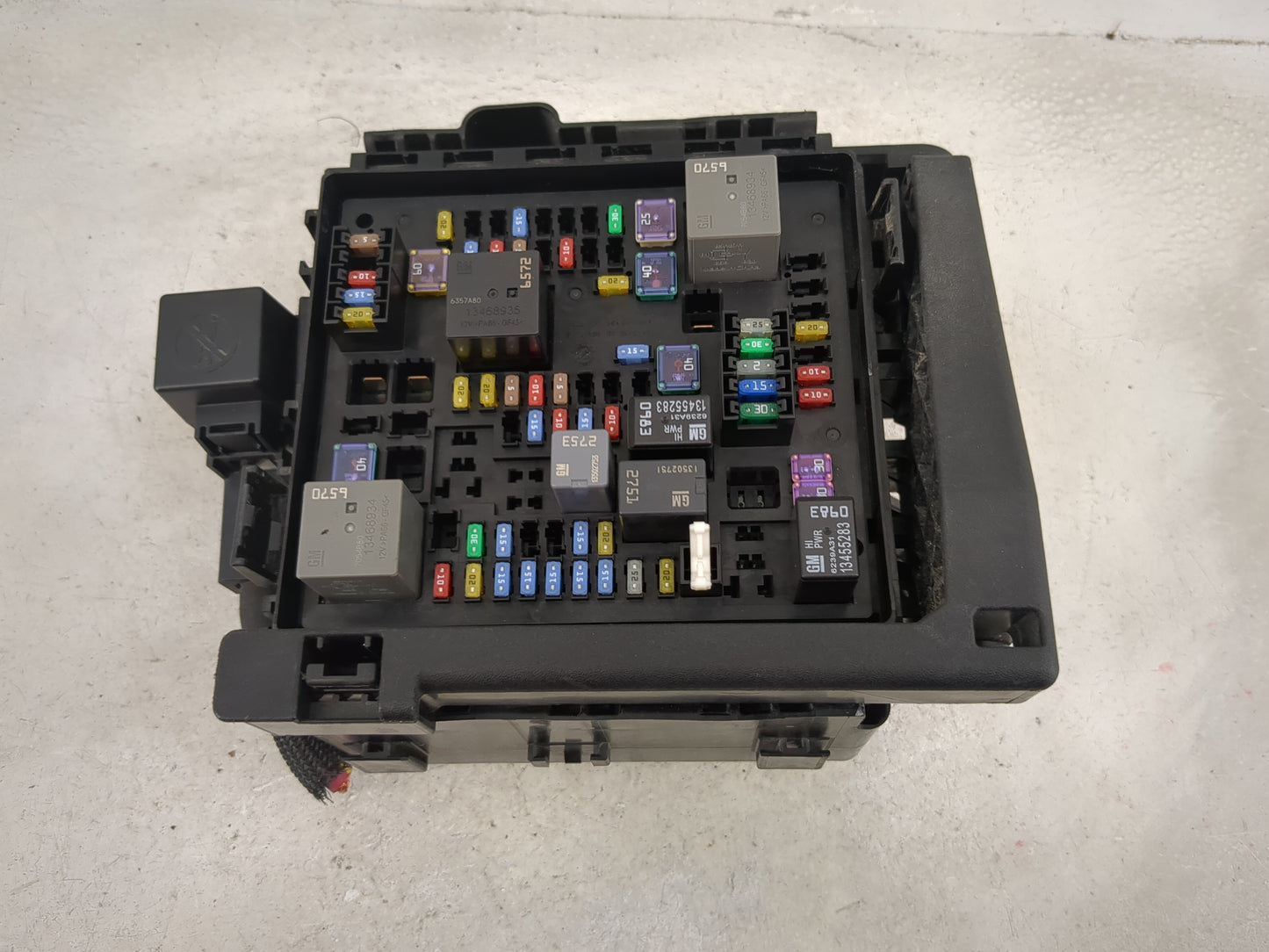 2018-2019 Gmc Acadia Fusebox Fuse Box Panel Relay Module P/N:84137484 13458934, 13458935, 13455283, 13502751 Fits Fits 2018 