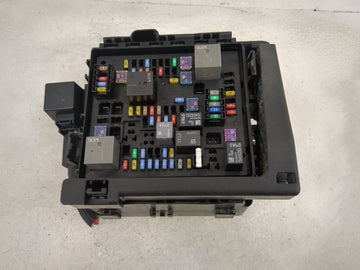 2018-2019 Gmc Acadia Fusebox Fuse Box Panel Relay Module P/N:84137484 13458934, 13458935, 13455283, 13502751 Fits Fits 2018 2019 OEM Used Auto Parts