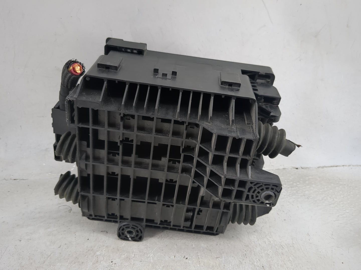 2018-2019 Gmc Acadia Fusebox Fuse Box Panel Relay Module P/N:84137484 13458934, 13458935, 13455283, 13502751 Fits Fits 2018 