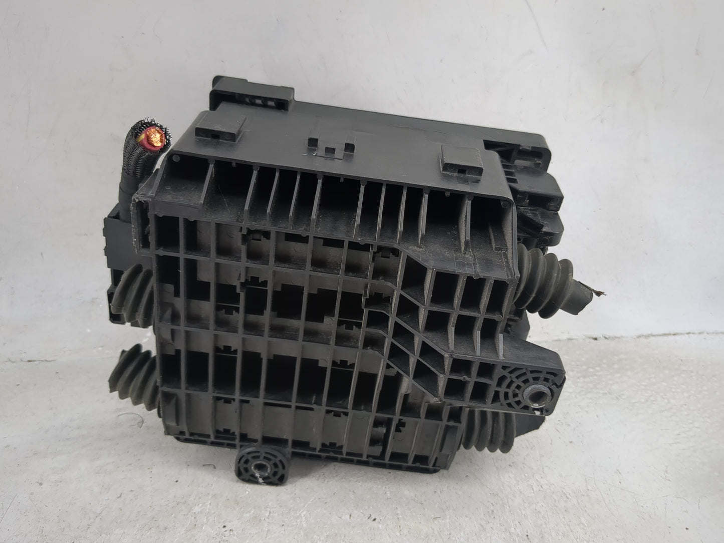 2018-2019 Gmc Acadia Fusebox Fuse Box Panel Relay Module P/N:84137484 13458934, 13458935, 13455283, 13502751 Fits Fits 2018 