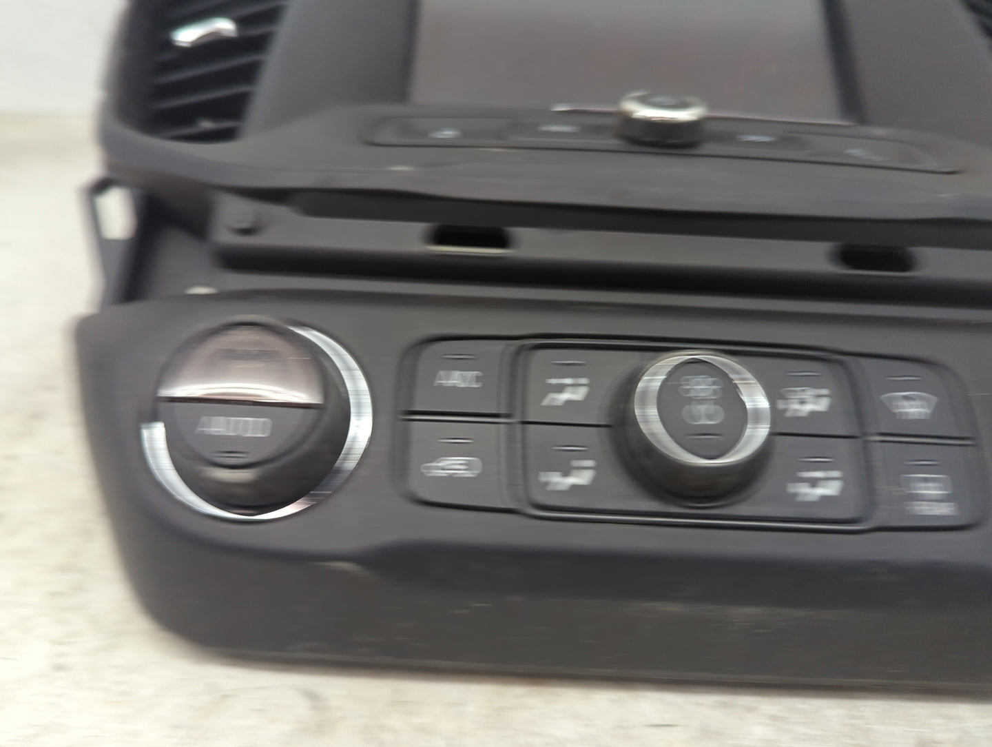 2019 Gmc Acadia Information Display Screen 1496129 - Oemusedautoparts1.com