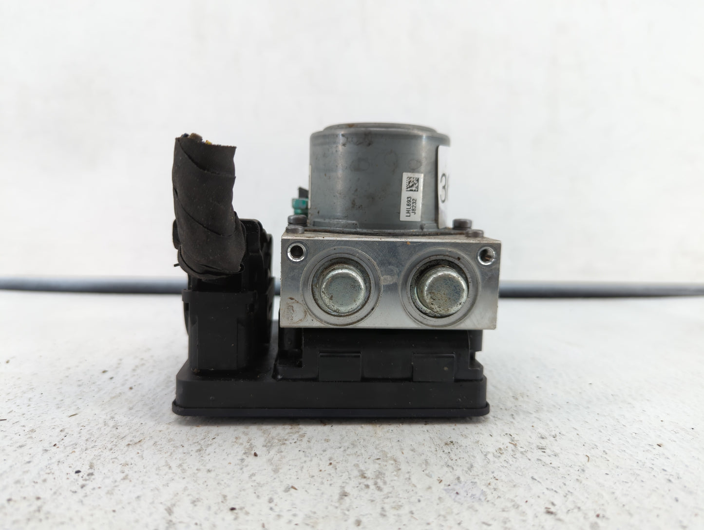 2019 Gmc Acadia ABS Pump Control Module Replacement P/N:84738977 84503307 Fits OEM Used Auto Parts - Oemusedautoparts1.com