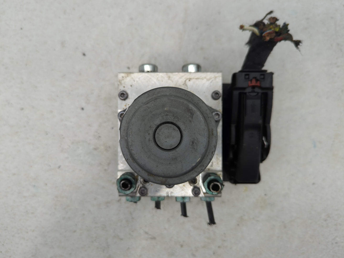2018 Gmc Acadia ABS Pump Control Module Replacement P/N:84503307 Fits Fits 2019 2020 OEM Used Auto Parts - Oemusedautoparts1