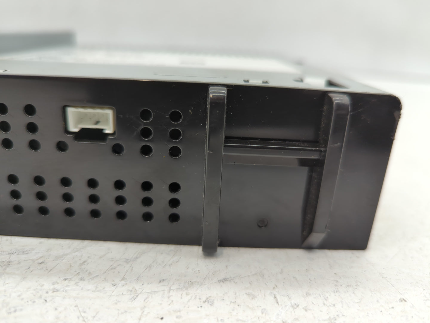 2018-2019 Gmc Acadia Radio AM FM Cd Player Receiver Replacement P/N:42645351 Fits Fits 2018 2019 2020 OEM Used Auto Parts - 