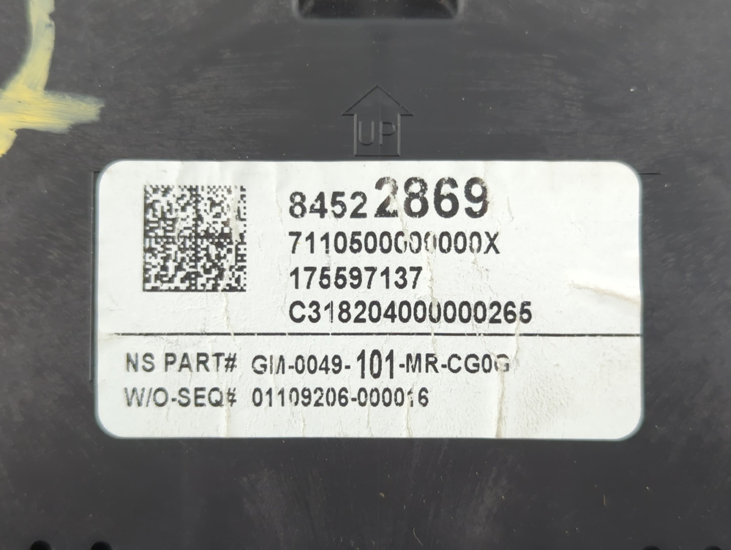 2018-2019 Gmc Acadia Instrument Cluster Speedometer Gauges P/N:84522869 Fits Fits 2018 2019 OEM Used Auto Parts - Oemusedaut