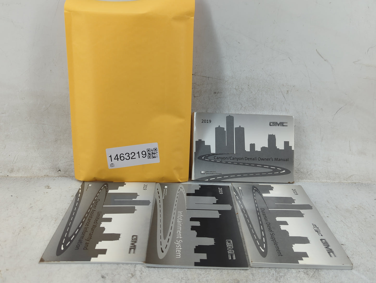 2019 Gmc Canyon Owners Manual Book Guide P/N:84137462 OEM Used Auto Parts - Oemusedautoparts1.com