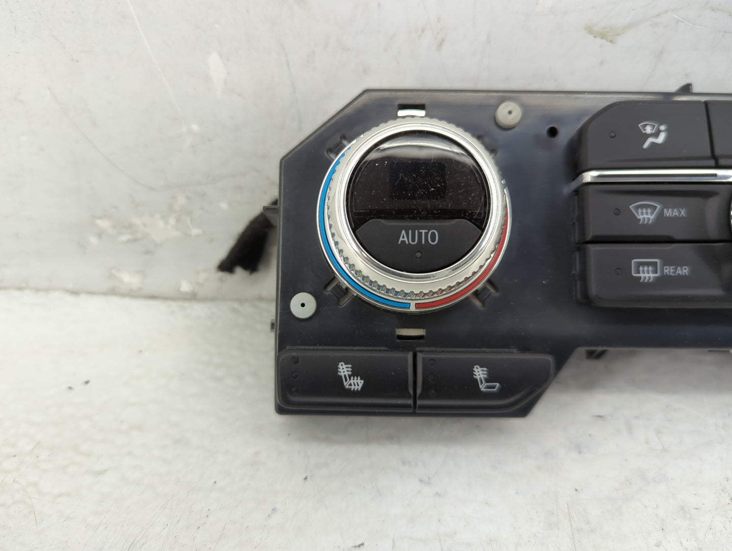 2019-2020 Gmc Sierra 1500 Climate Control Module Temperature AC/Heater Replacement P/N:84692235 Fits Fits 2019 2020 OEM Used