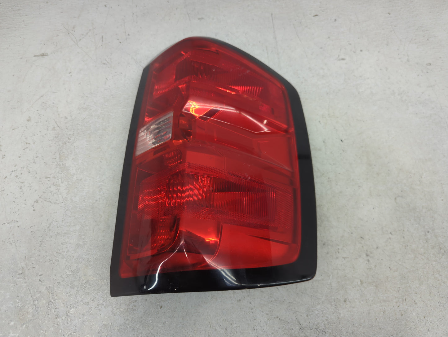 2019-2020 Gmc Sierra 1500 Tail Light Assembly Passenger Right OEM Fits Fits 2019 2020 2021 2022 OEM Used Auto Parts - Oemuse