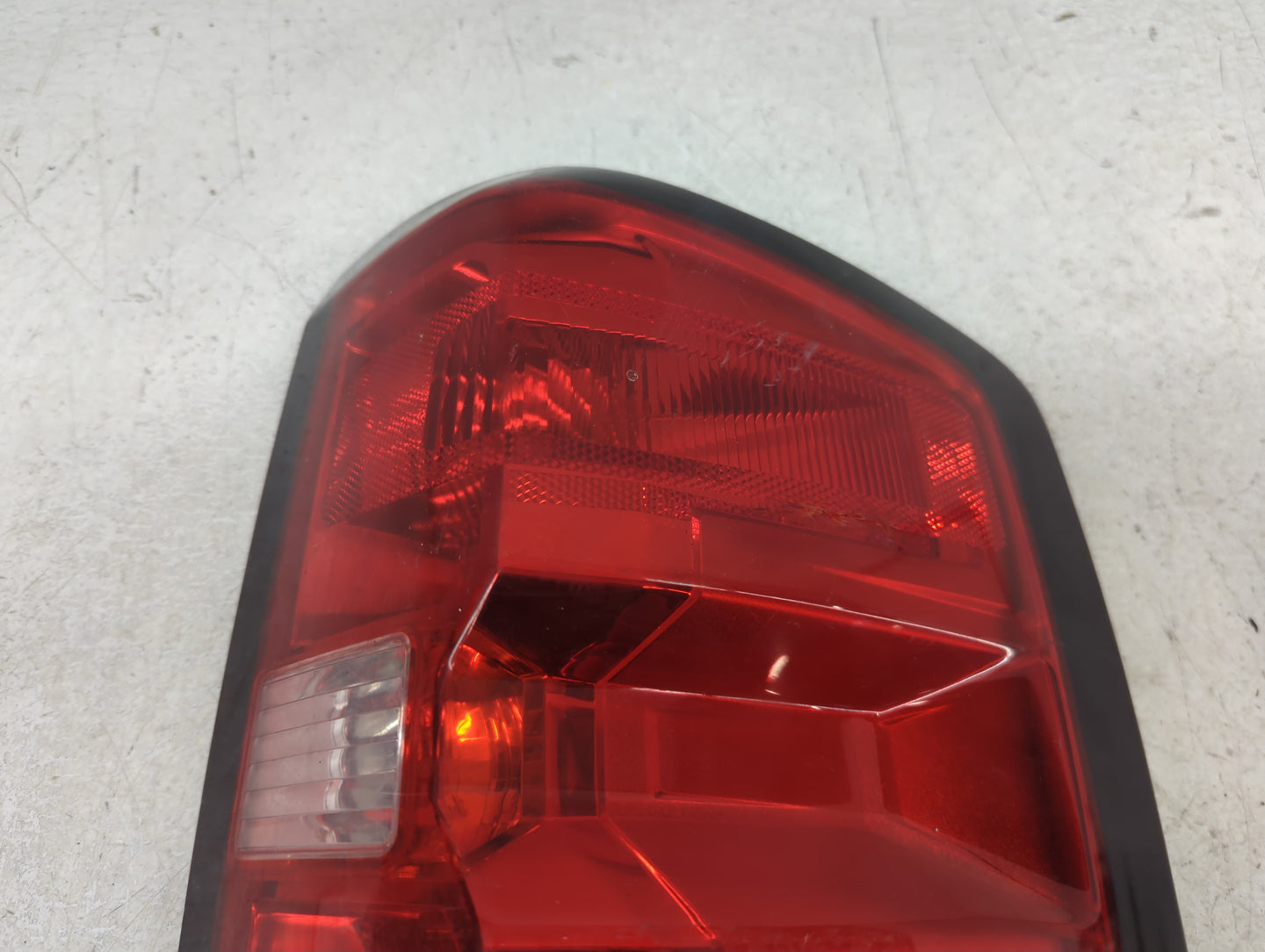 2019-2020 Gmc Sierra 1500 Tail Light Assembly Passenger Right OEM Fits Fits 2019 2020 2021 2022 OEM Used Auto Parts - Oemuse