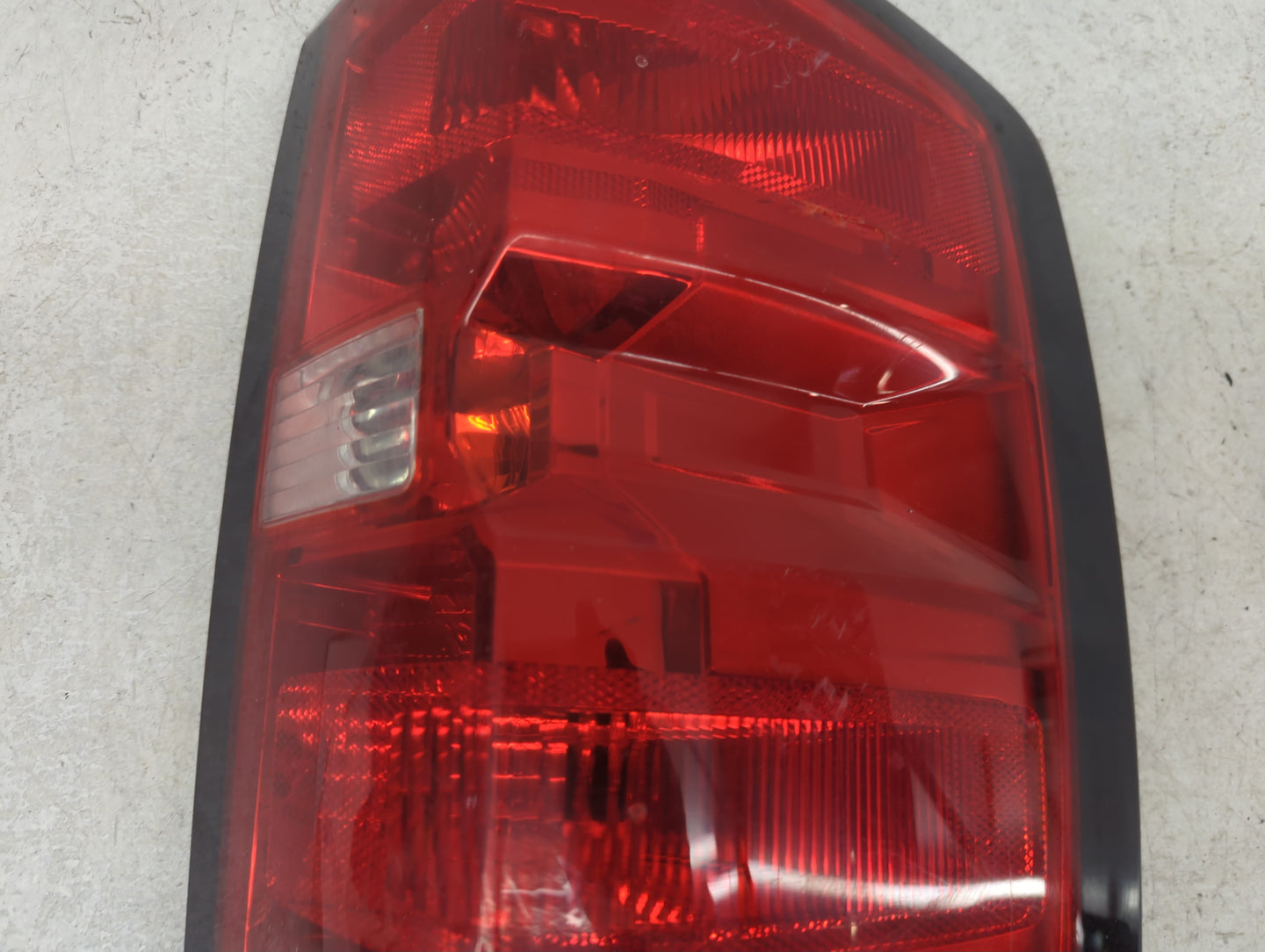 2019-2020 Gmc Sierra 1500 Tail Light Assembly Passenger Right OEM Fits Fits 2019 2020 2021 2022 OEM Used Auto Parts - Oemuse