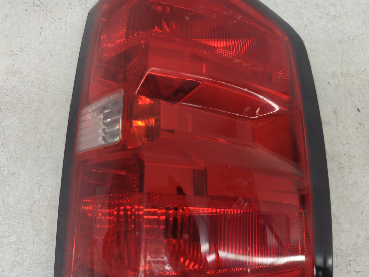 2019-2020 Gmc Sierra 1500 Tail Light Assembly Passenger Right OEM Fits Fits 2019 2020 2021 2022 OEM Used Auto Parts - Oemuse