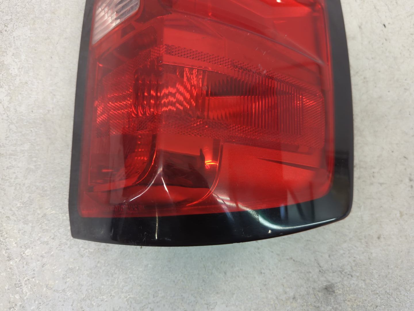 2019-2020 Gmc Sierra 1500 Tail Light Assembly Passenger Right OEM Fits Fits 2019 2020 2021 2022 OEM Used Auto Parts - Oemuse