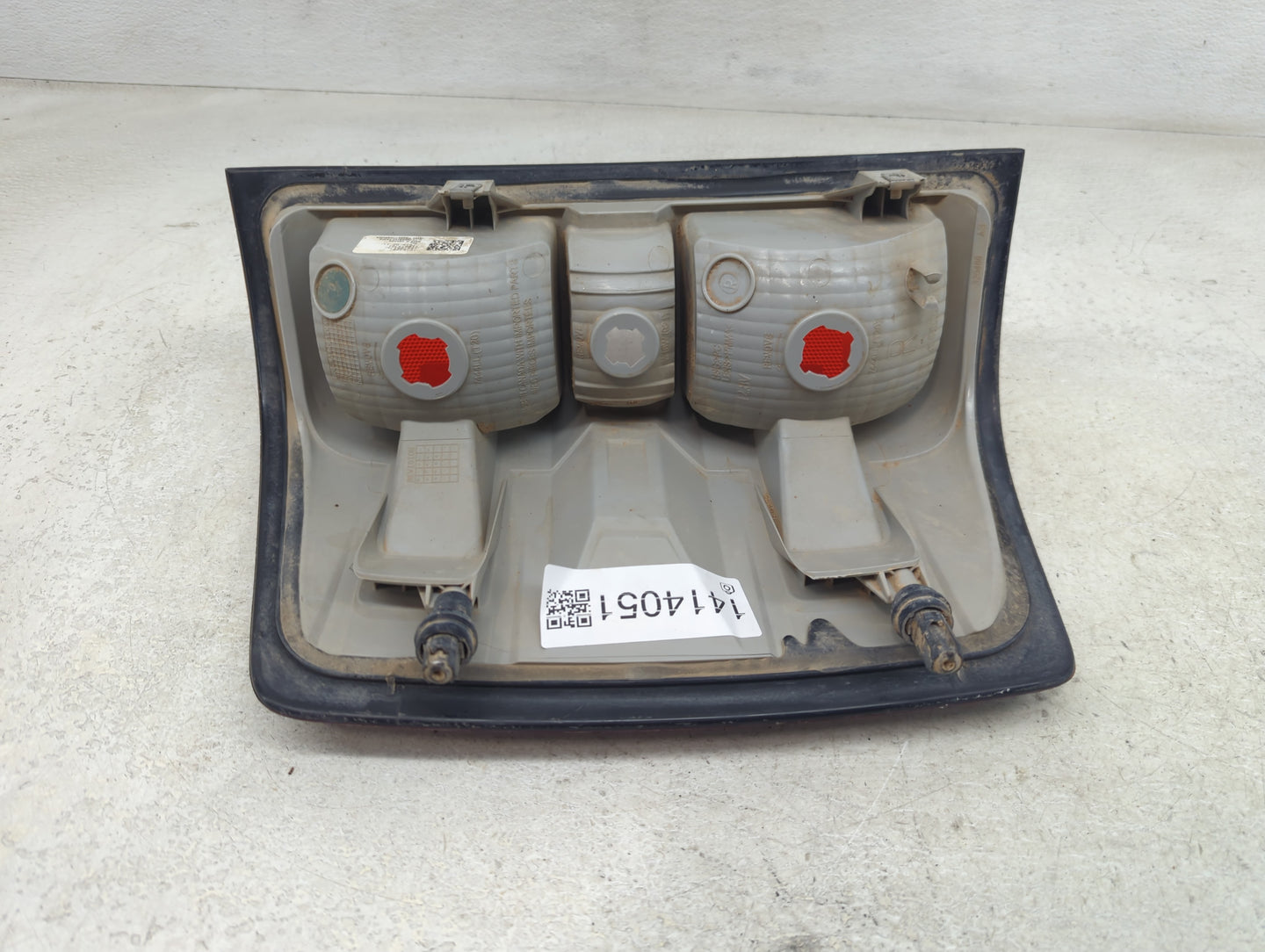 2019-2020 Gmc Sierra 1500 Tail Light Assembly Passenger Right OEM Fits Fits 2019 2020 2021 2022 OEM Used Auto Parts - Oemuse