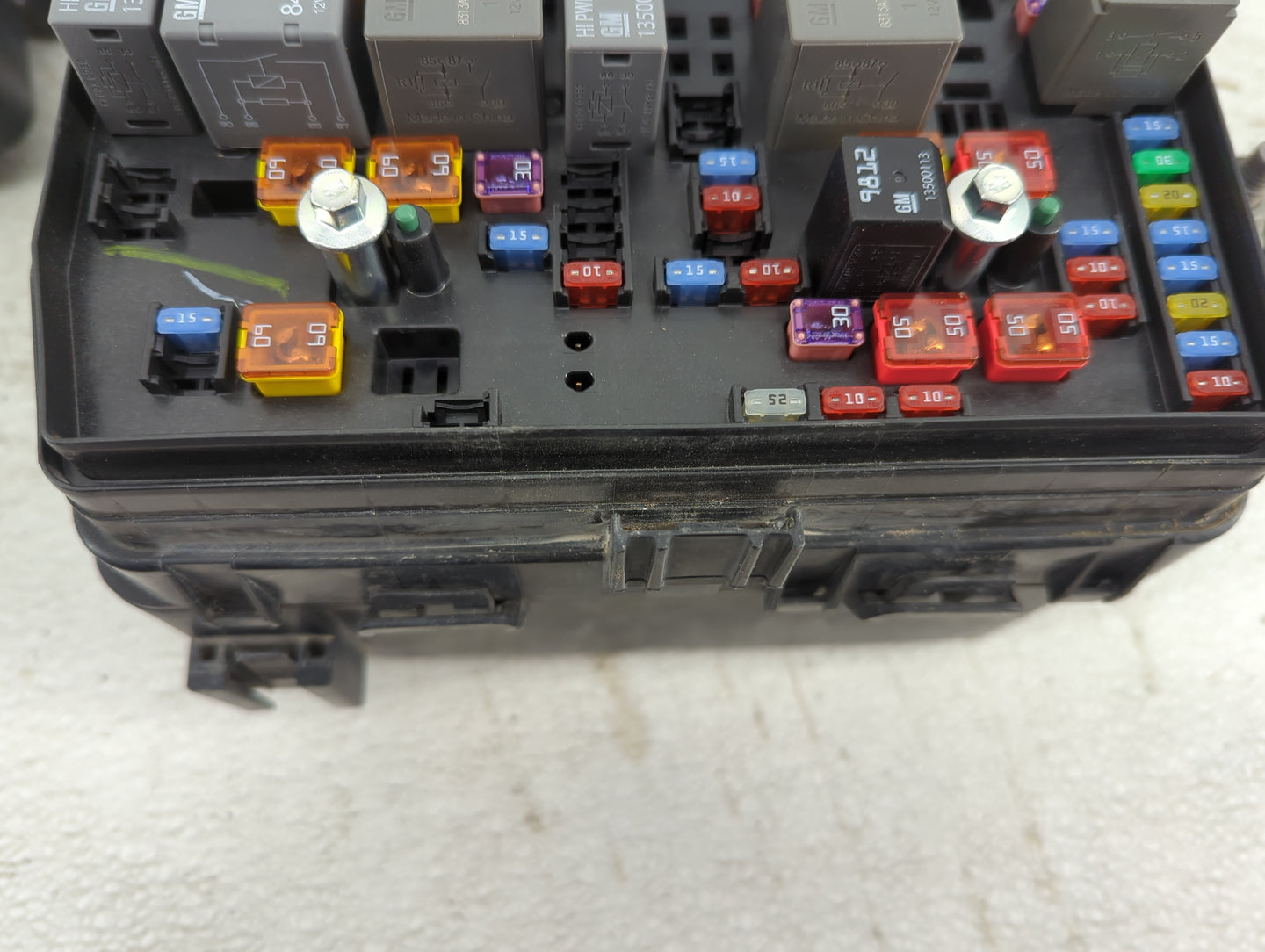 2019-2022 Gmc Sierra 1500 Fusebox Fuse Box Panel Relay Module P/N:84594609 Fits Fits 2019 2020 2021 2022 OEM Used Auto Parts