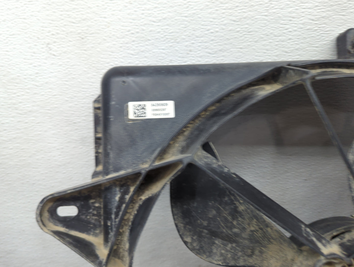 2014-2020 Gmc Sierra 1500 Electric Radiator Cooling Fan Motor Assembly P/N:84290609 18960237 Fits OEM Used Auto Parts - Oemu
