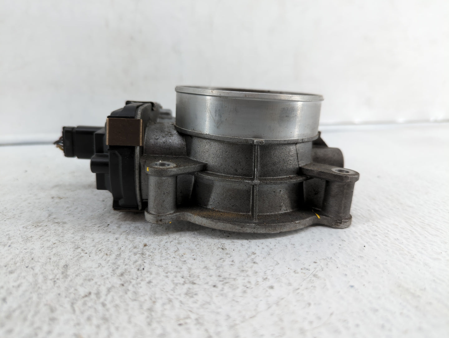 2014-2018 Gmc Sierra 1500 Throttle Body P/N:12678224 12617792 Fits Fits 2014 2015 2016 2017 2018 2019 OEM Used Auto Parts - 