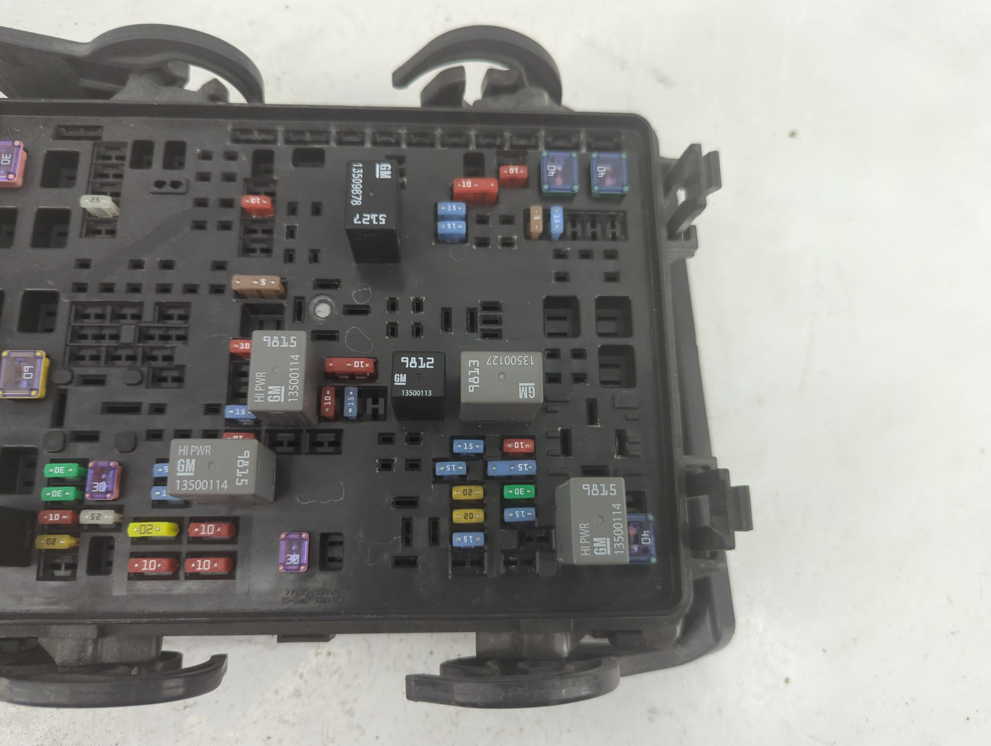 2017-2019 Gmc Sierra 2500 Fusebox Fuse Box Panel Relay Module Fits Fits 2017 2018 2019 OEM Used Auto Parts - Oemusedautopart