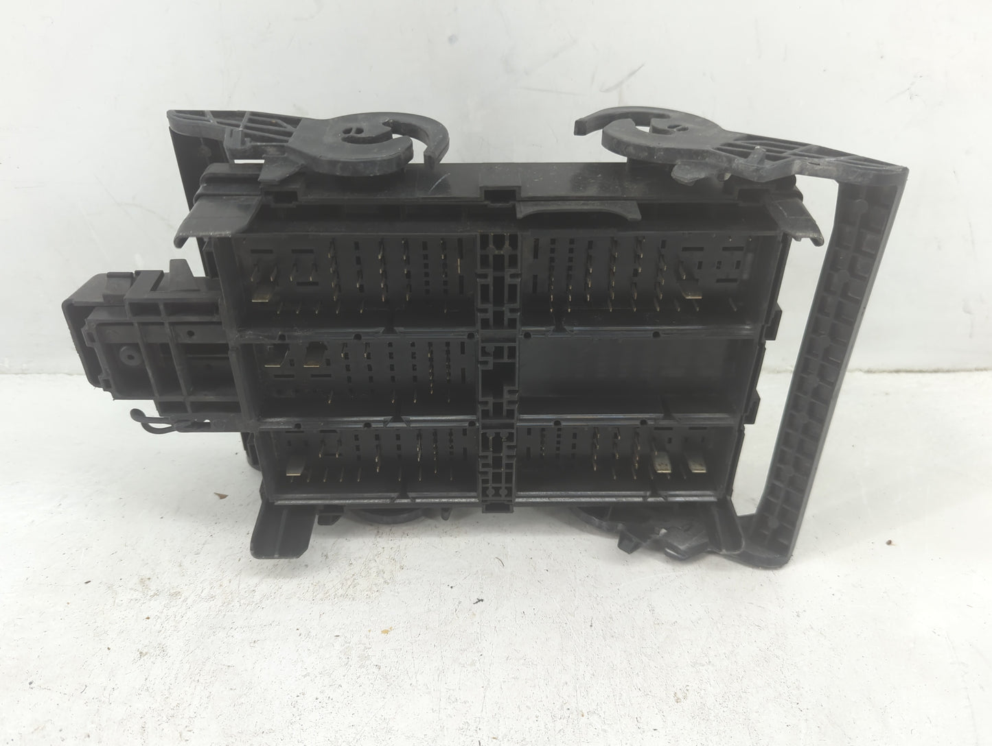 2017-2019 Gmc Sierra 2500 Fusebox Fuse Box Panel Relay Module Fits Fits 2017 2018 2019 OEM Used Auto Parts - Oemusedautopart