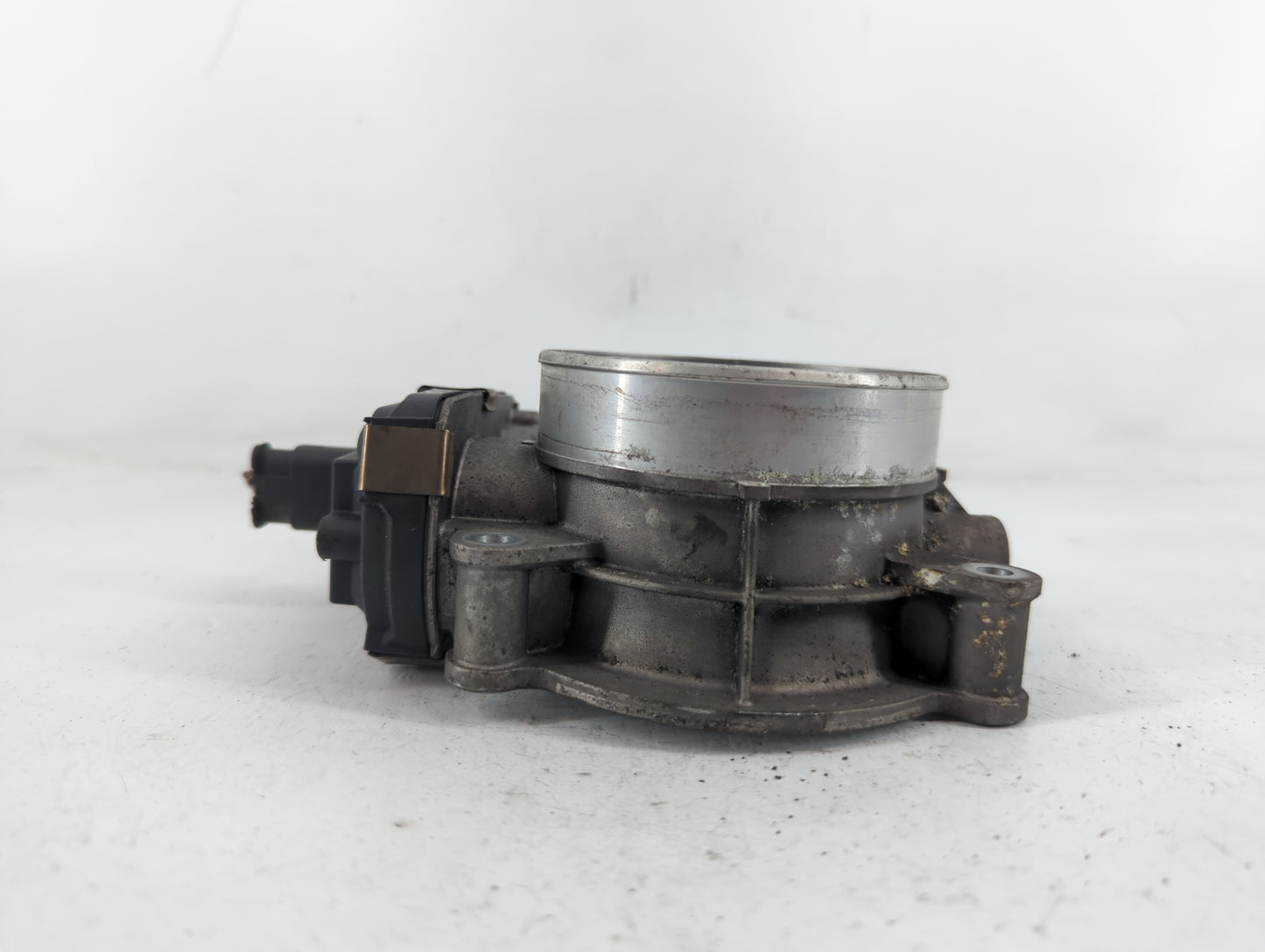 2016-2021 Gmc Sierra 2500 Throttle Body P/N:12678312 Fits Fits 2014 2015 2016 2017 2018 2019 2020 2021 2022 OEM Used Auto Pa