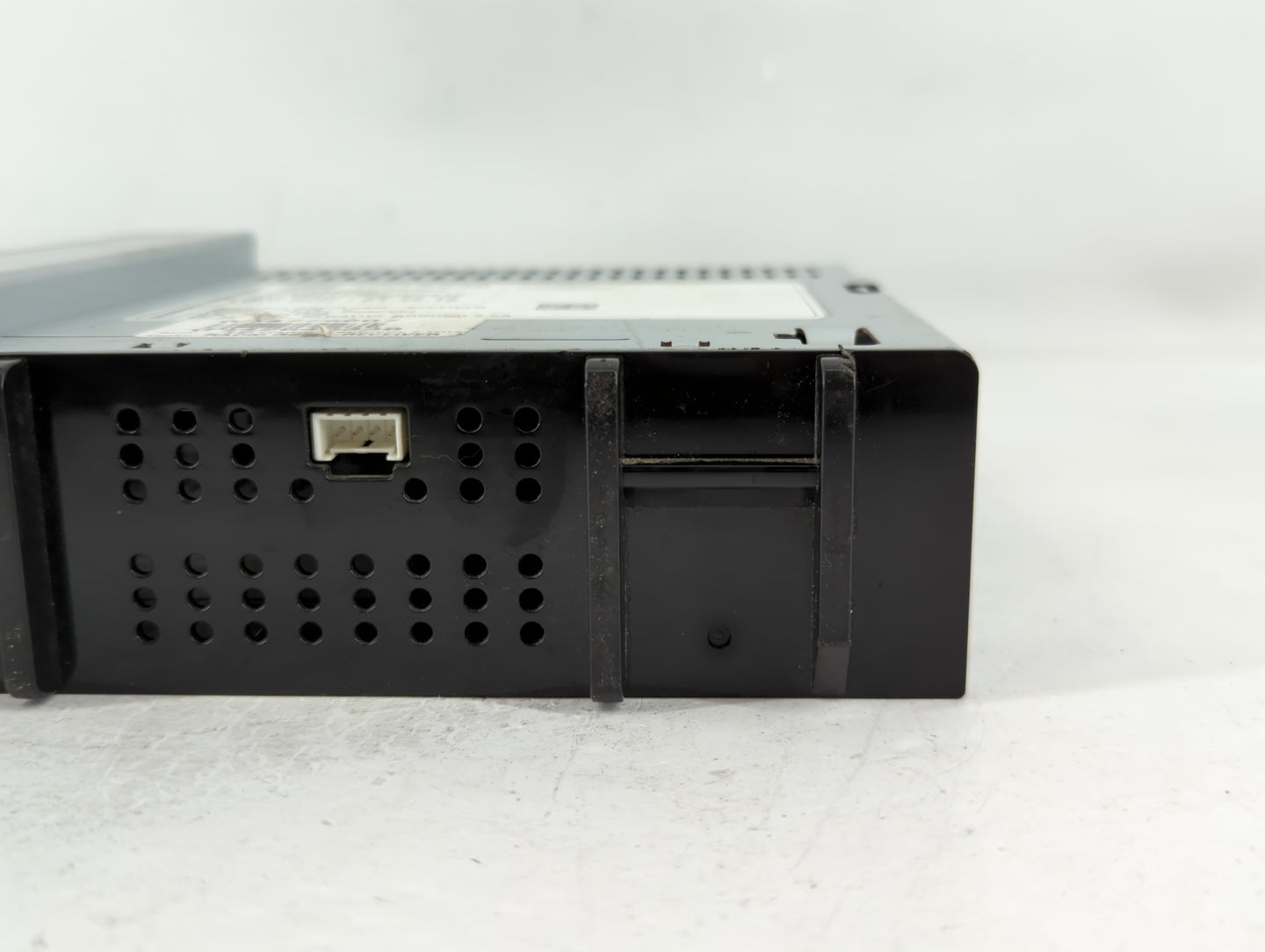 2019 Gmc Sierra 2500 Radio AM FM Cd Player Receiver Replacement P/N:42645338 Fits Fits 2018 2020 OEM Used Auto Parts - Oemus