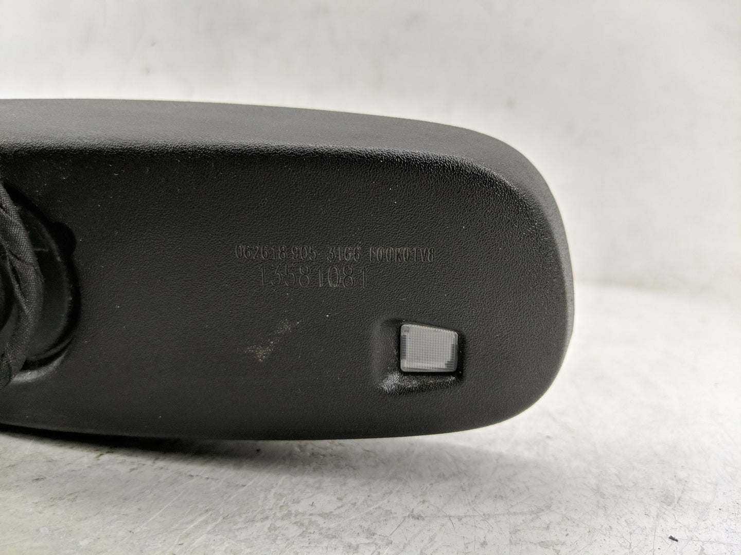 2019 Gmc Terrain Interior Rear View Mirror Replacement OEM P/N:13581081 Fits OEM Used Auto Parts - Oemusedautoparts1.com
