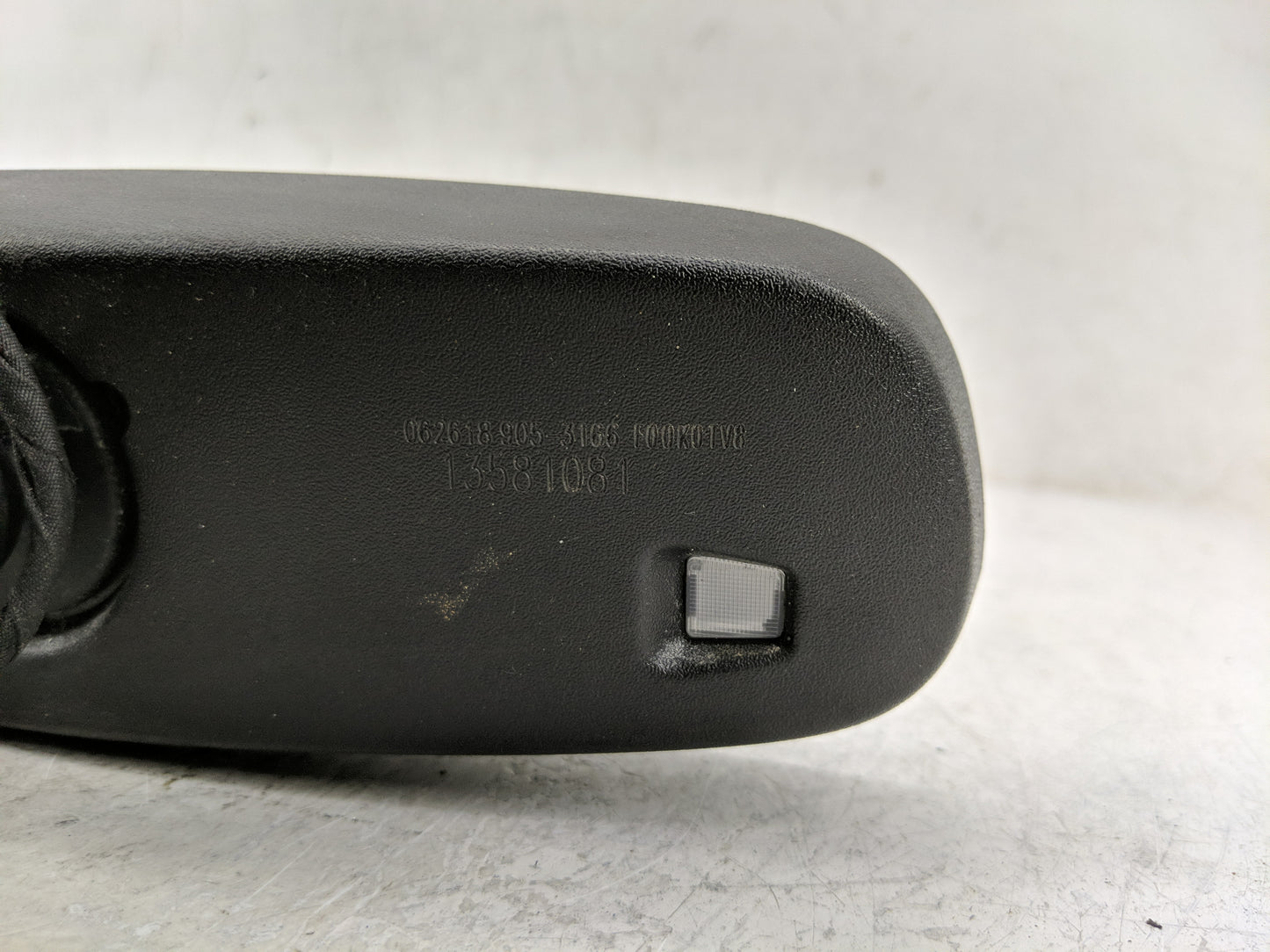2019 Gmc Terrain Interior Rear View Mirror Replacement OEM P/N:13581081 Fits OEM Used Auto Parts - Oemusedautoparts1.com