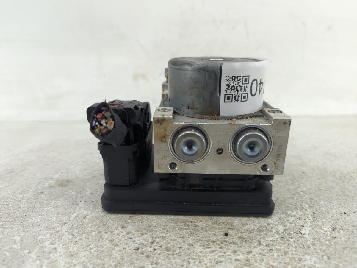 2019 Gmc Terrain Anti-Lock Brake ABS Pump Module Actuator OEM P/N:84718763 Fits OEM Used Auto Parts - Oemusedautoparts1.com