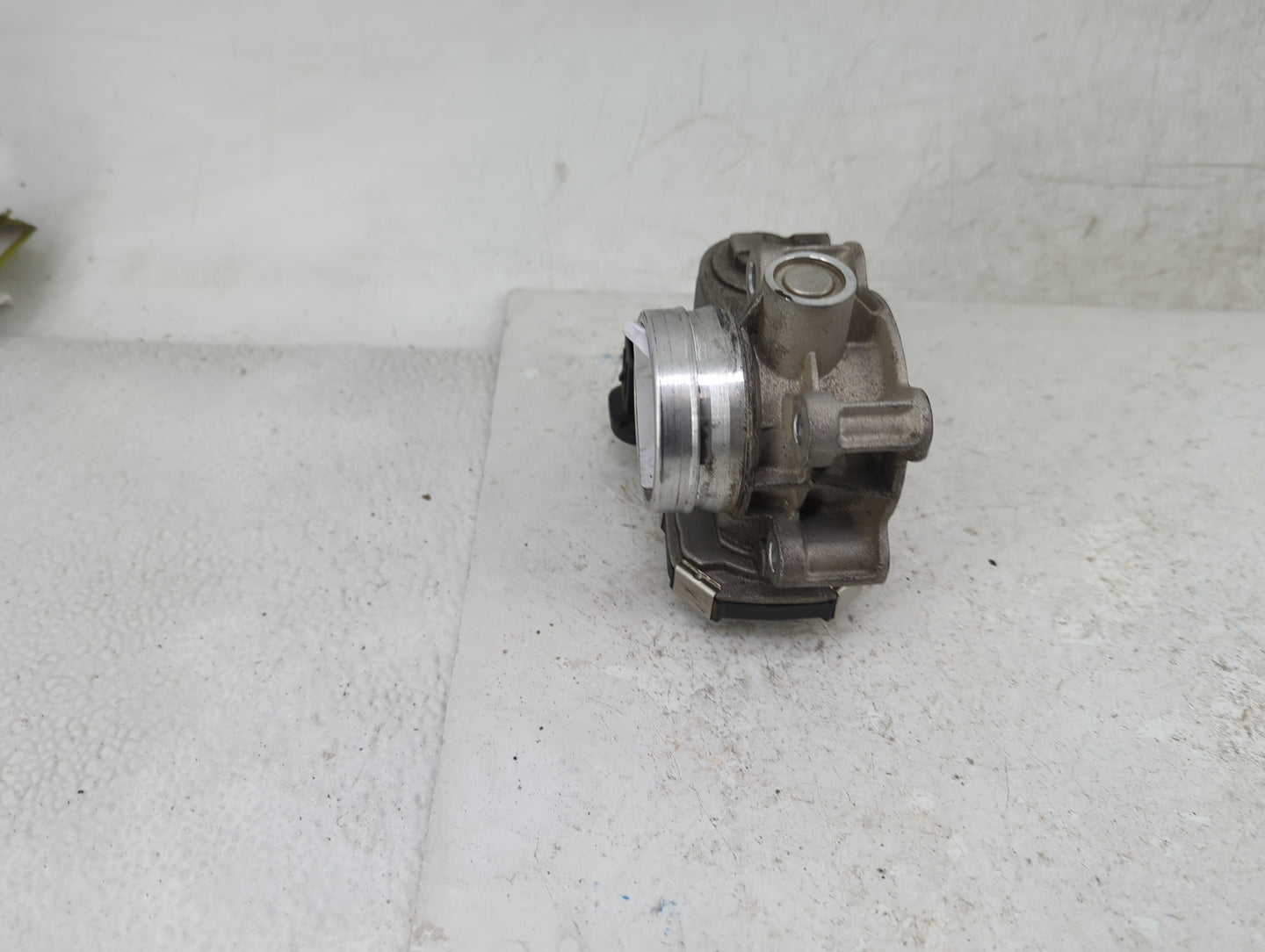 2018-2022 Gmc Terrain Throttle Body P/N:12671379AA Fits Fits 2016 2017 2018 2019 2020 2021 2022 OEM Used Auto Parts - Oemuse