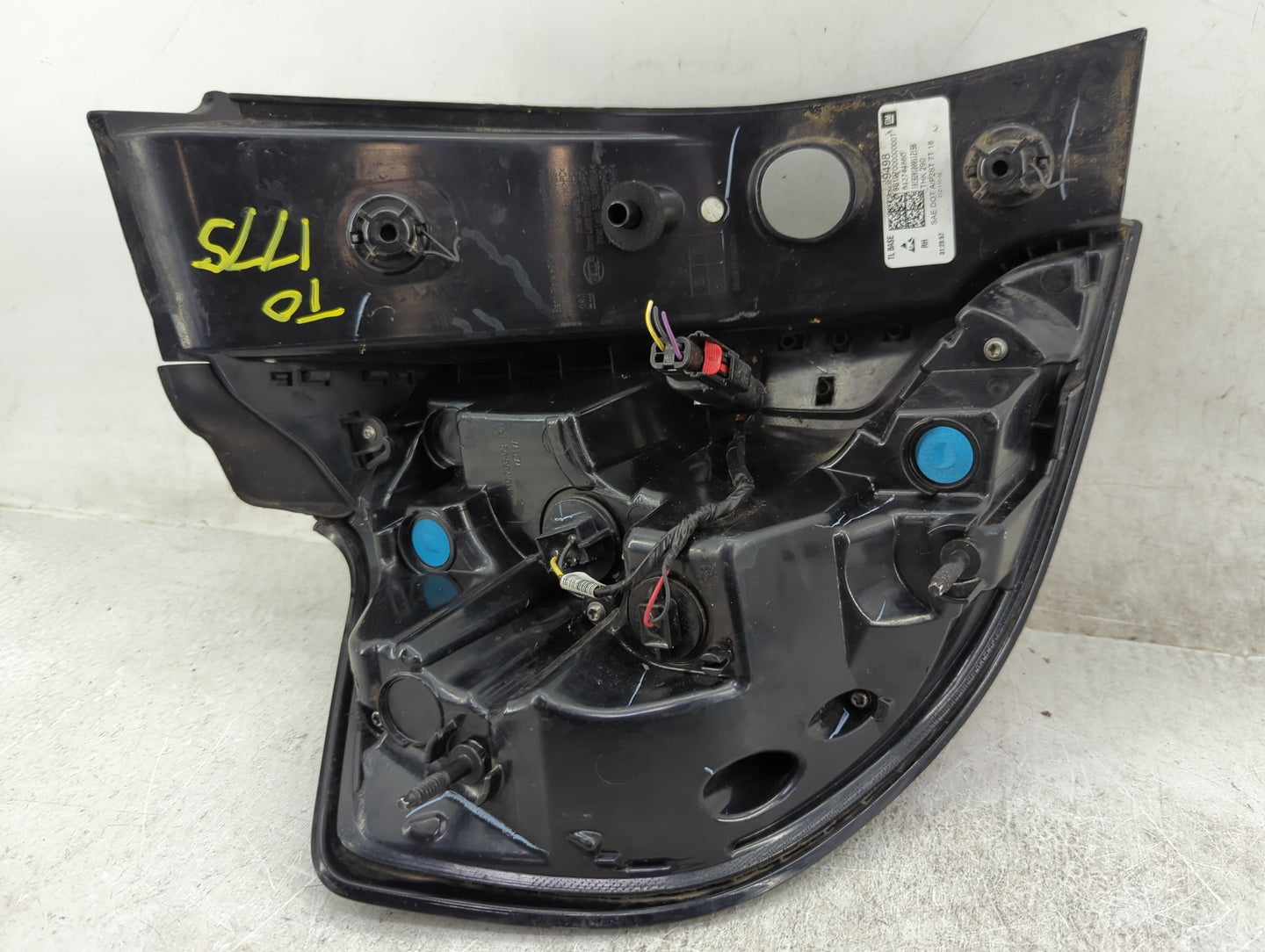 2018-2021 Gmc Terrain Tail Light Assembly Passenger Right OEM P/N:84379498 6619700000000T, 812744860 Fits Fits 2018 2019 202