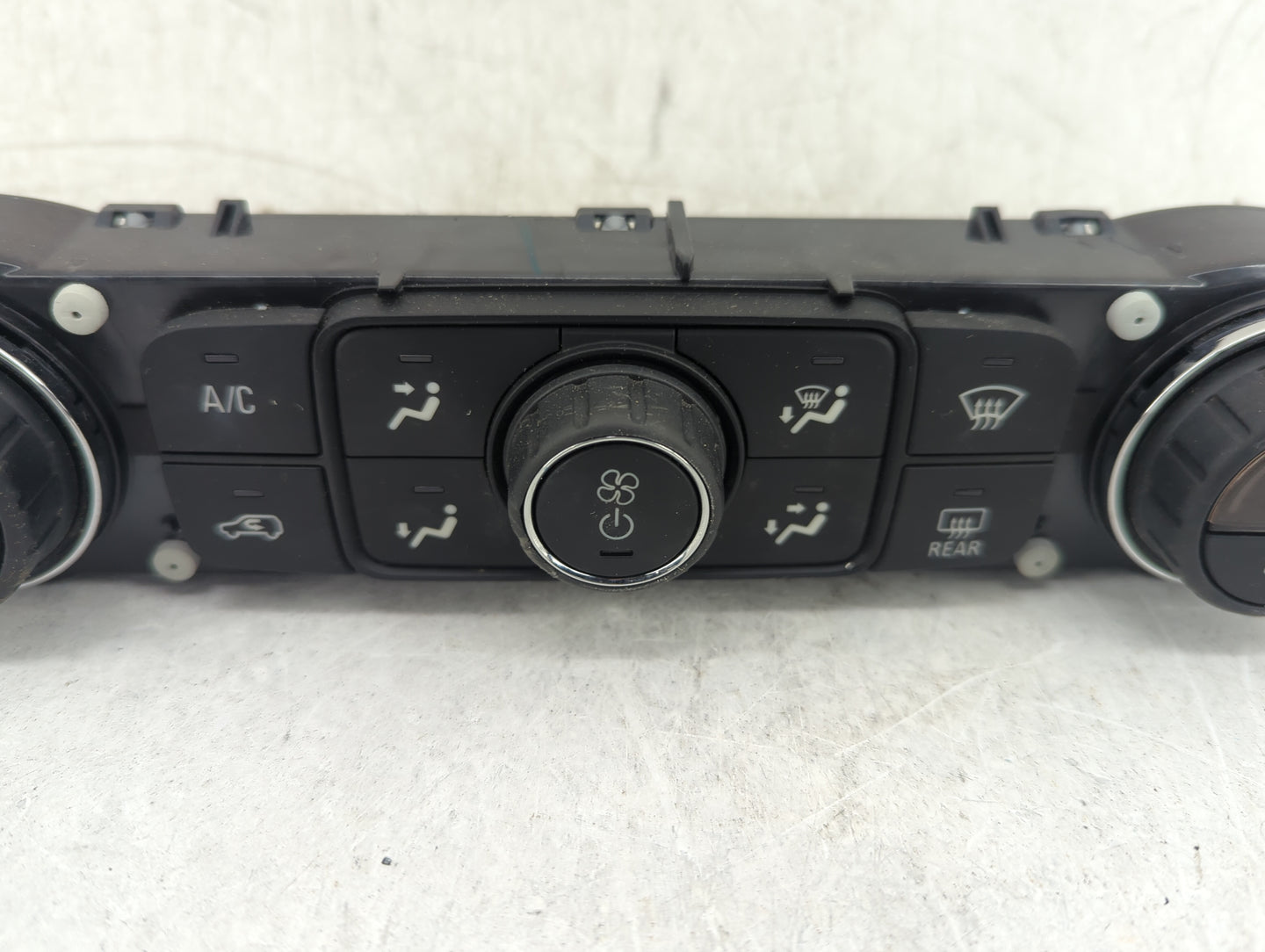 2019 Gmc Terrain Climate Control Module Temperature AC/Heater Replacement P/N:84246526 Fits Fits 2017 2018 2020 2021 2022 OE