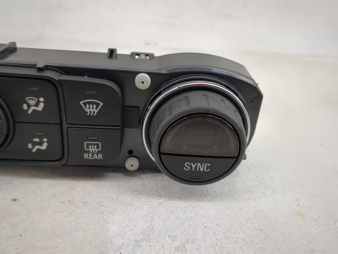 2019 Gmc Terrain Climate Control Module Temperature AC/Heater Replacement P/N:84246526 7370200000000X Fits OEM Used Auto Par