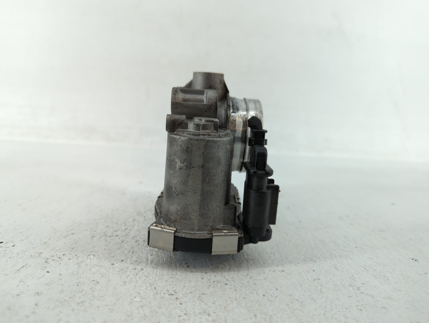 2018-2022 Gmc Terrain Throttle Body P/N:12671379AA Fits Fits 2016 2017 2018 2019 2020 2021 2022 OEM Used Auto Parts - Oemuse