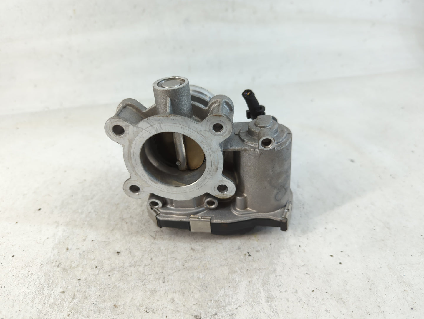 2018-2022 Gmc Terrain Throttle Body P/N:12671379AA Fits Fits 2016 2017 2018 2019 2020 2021 2022 OEM Used Auto Parts - Oemuse