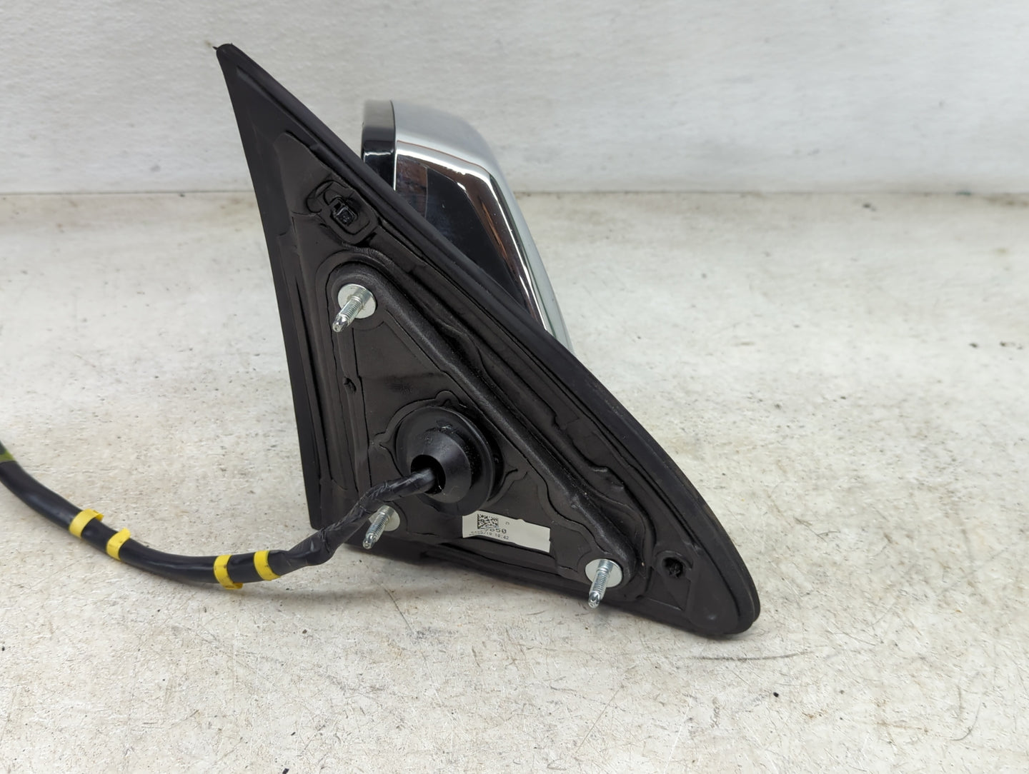 2015-2020 Gmc Yukon Driver Side View Mirror - Left Door Mirror OEM Used - Oemusedautoparts1.com