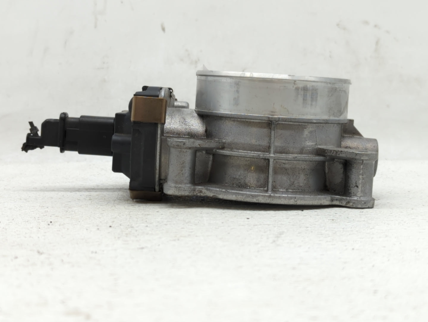 2015-2018 Gmc Yukon Throttle Body P/N:12678224 12617792 Fits Fits 2014 2015 2016 2017 2018 2019 OEM Used Auto Parts - Oemuse