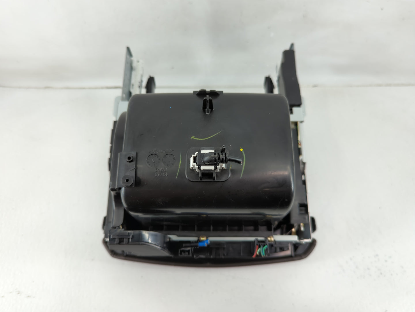 2019 Gmc Yukon Xl 1500 Radio AM FM Cd Player Receiver Replacement P/N:84638206 Fits Fits 2017 2018 2020 OEM Used Auto Parts 