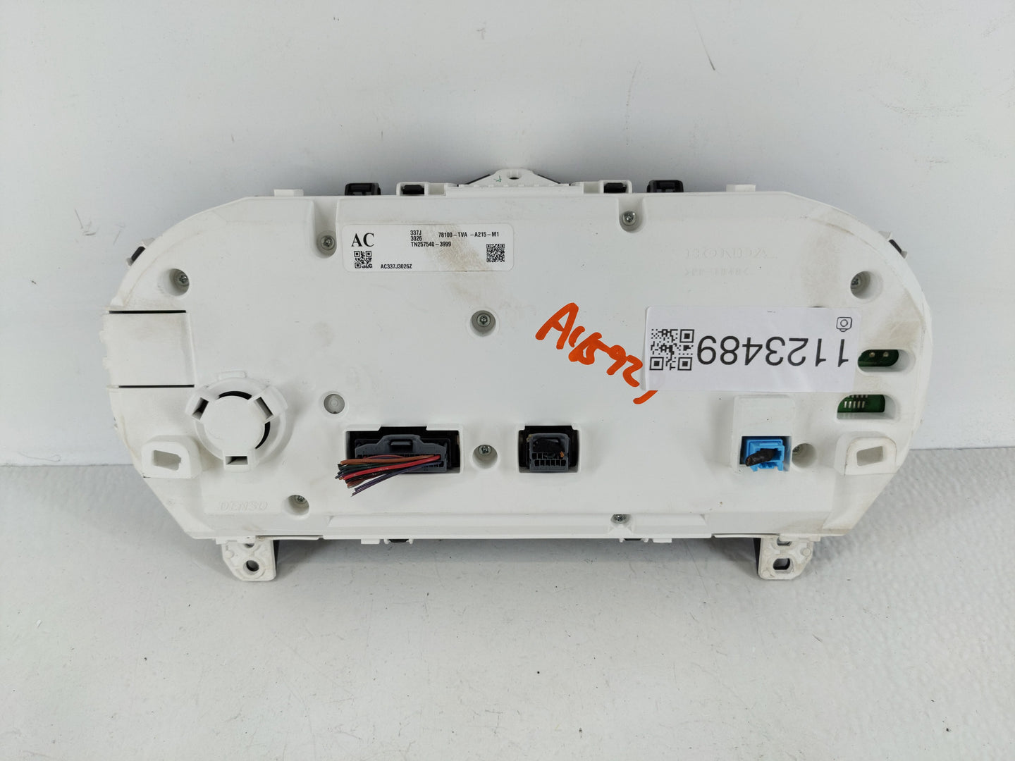 2018-2020 Honda Accord Instrument Cluster Speedometer Gauges P/N:78100-TVA-A215-M1 Miles: Fits Fits 2018 2019 2020 OEM Used 