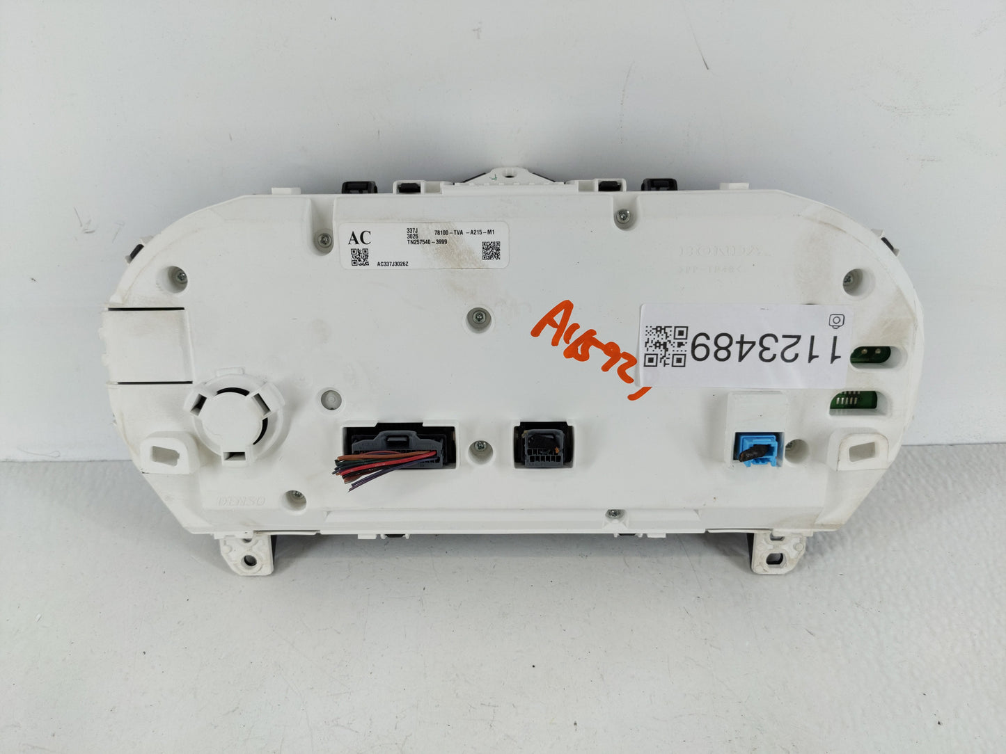 2018-2020 Honda Accord Instrument Cluster Speedometer Gauges P/N:78100-TVA-A215-M1 Miles: Fits Fits 2018 2019 2020 OEM Used 