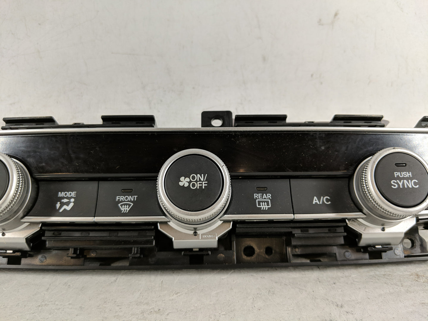 2018-2020 Honda Accord Climate Control Module Temperature AC/Heater Replacement P/N:79610TVAA016M1 Fits Fits 2018 2019 2020 