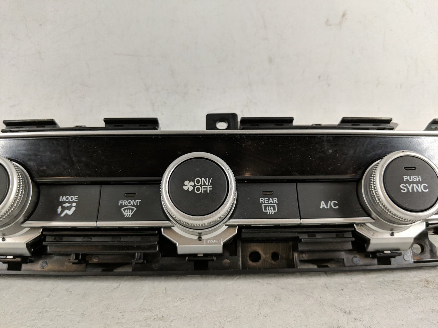 2018-2020 Honda Accord Climate Control Module Temperature AC/Heater Replacement P/N:79610TVAA016M1 Fits Fits 2018 2019 2020 
