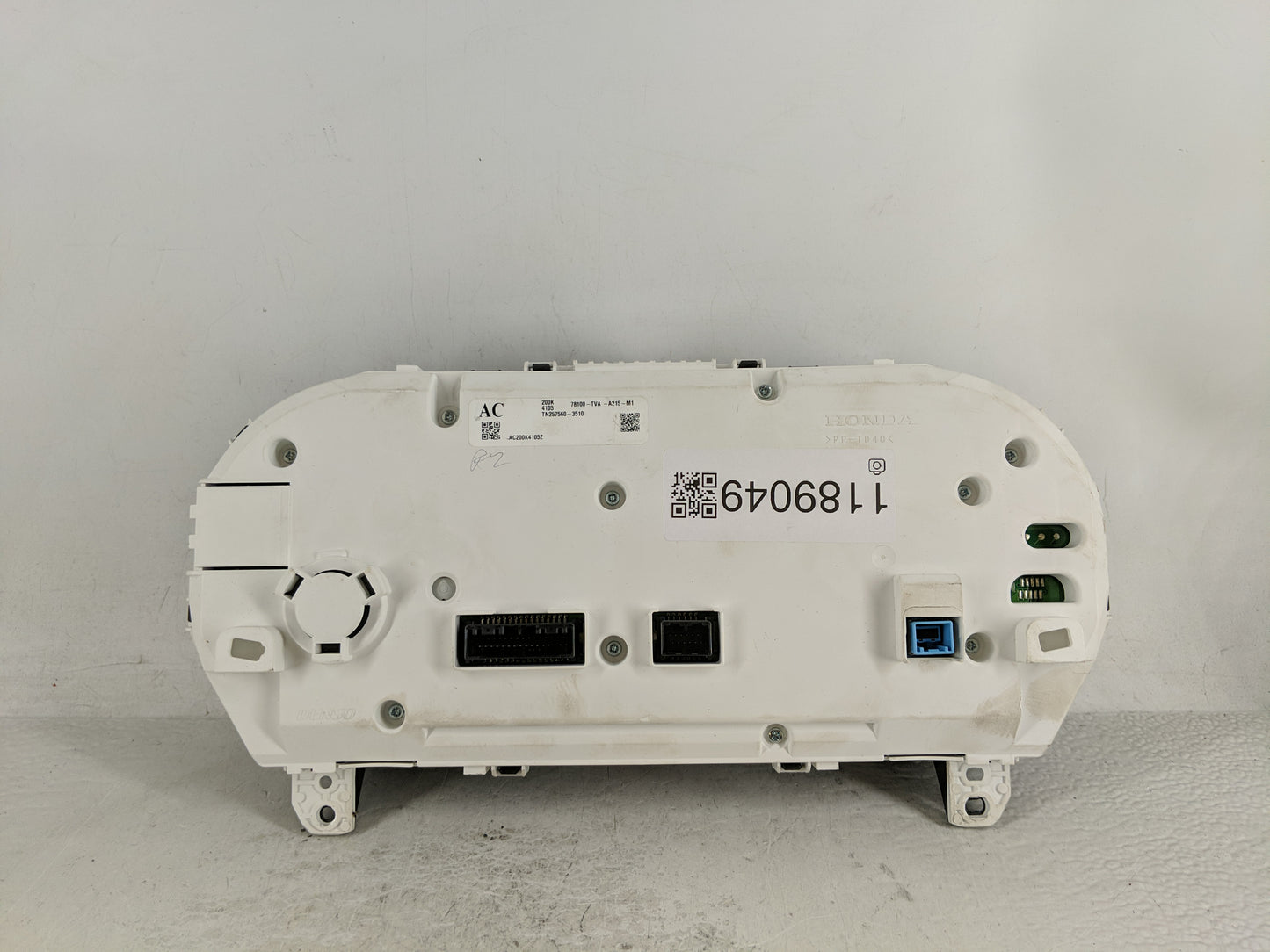 2018-2020 Honda Accord Instrument Cluster Speedometer Gauges P/N:78100-TVA-A215-M1 Fits Fits 2018 2019 2020 OEM Used Auto Pa