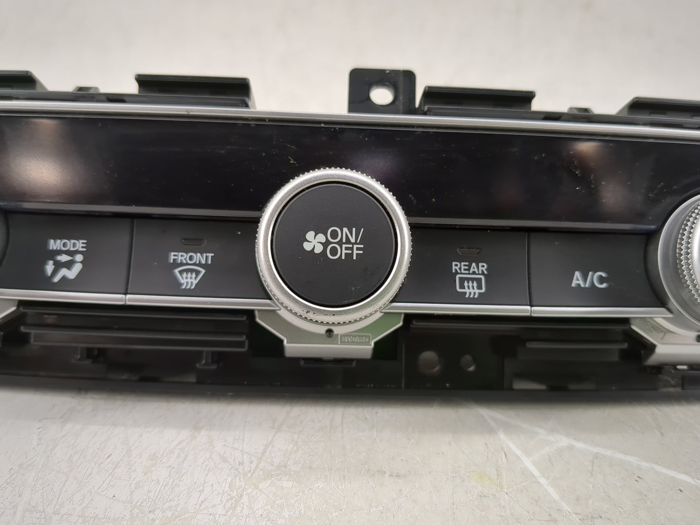 2018-2020 Honda Accord Climate Control Module Temperature AC/Heater Replacement P/N:79610TVAA016M1 Fits Fits 2018 2019 2020 