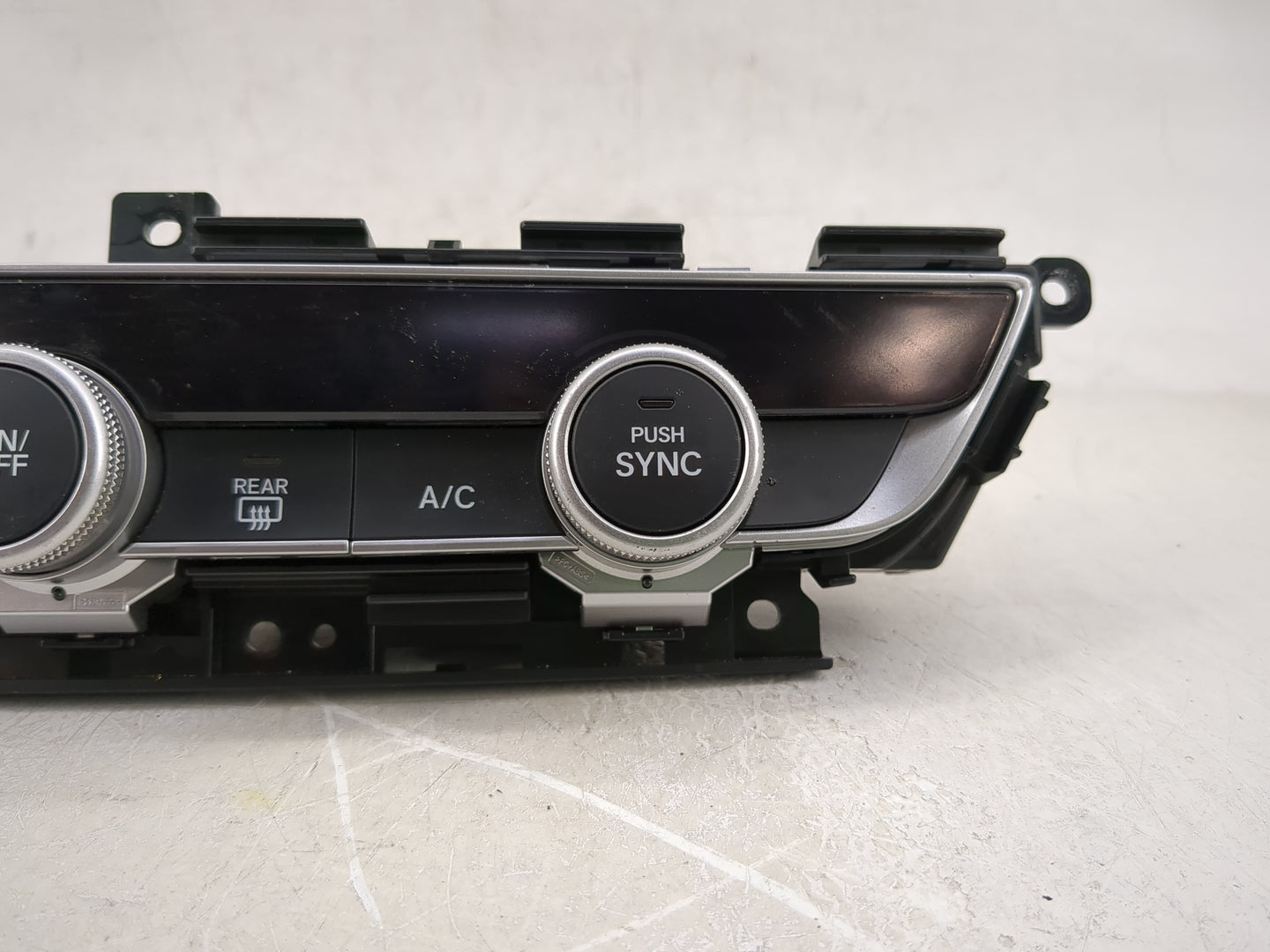 2018-2020 Honda Accord Climate Control Module Temperature AC/Heater Replacement P/N:79610TVAA016M1 Fits Fits 2018 2019 2020 