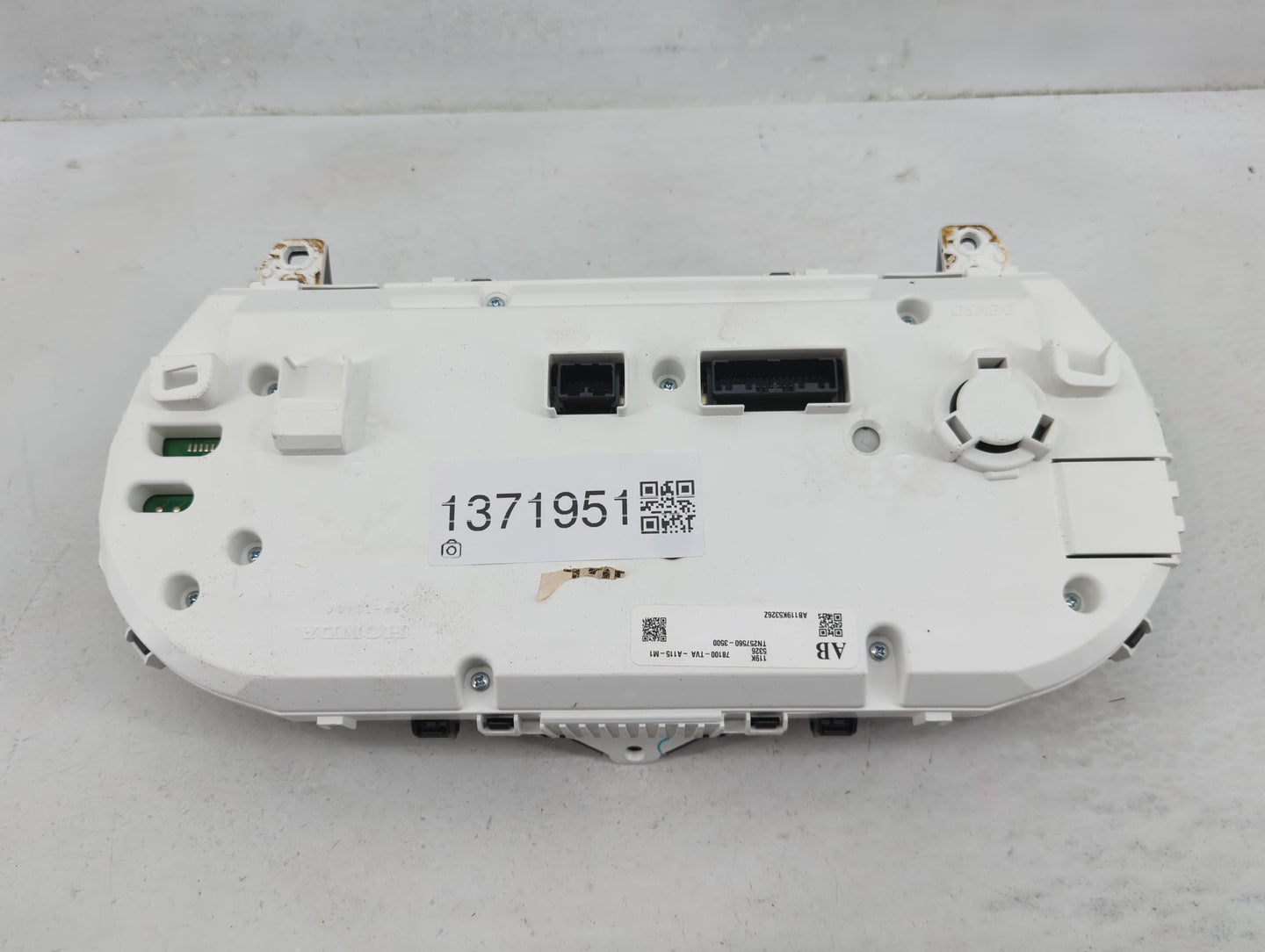 2018-2020 Honda Accord Instrument Cluster Speedometer Gauges P/N:78100-TVA-A115-M1 Fits Fits 2018 2019 2020 OEM Used Auto Pa