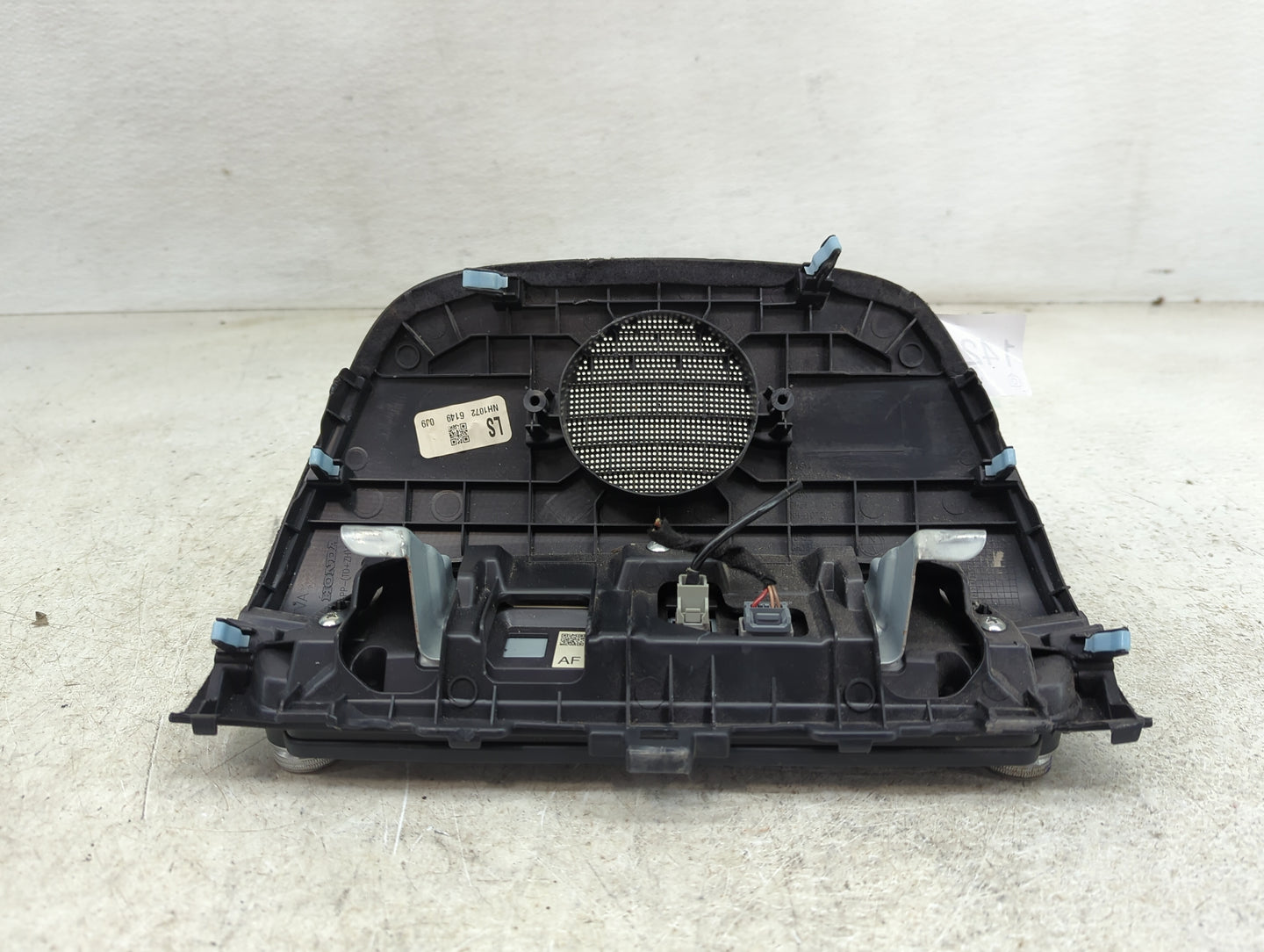2018-2020 Honda Accord Radio AM FM Cd Player Receiver Replacement P/N:NH1072 Fits Fits 2018 2019 2020 OEM Used Auto Parts - 