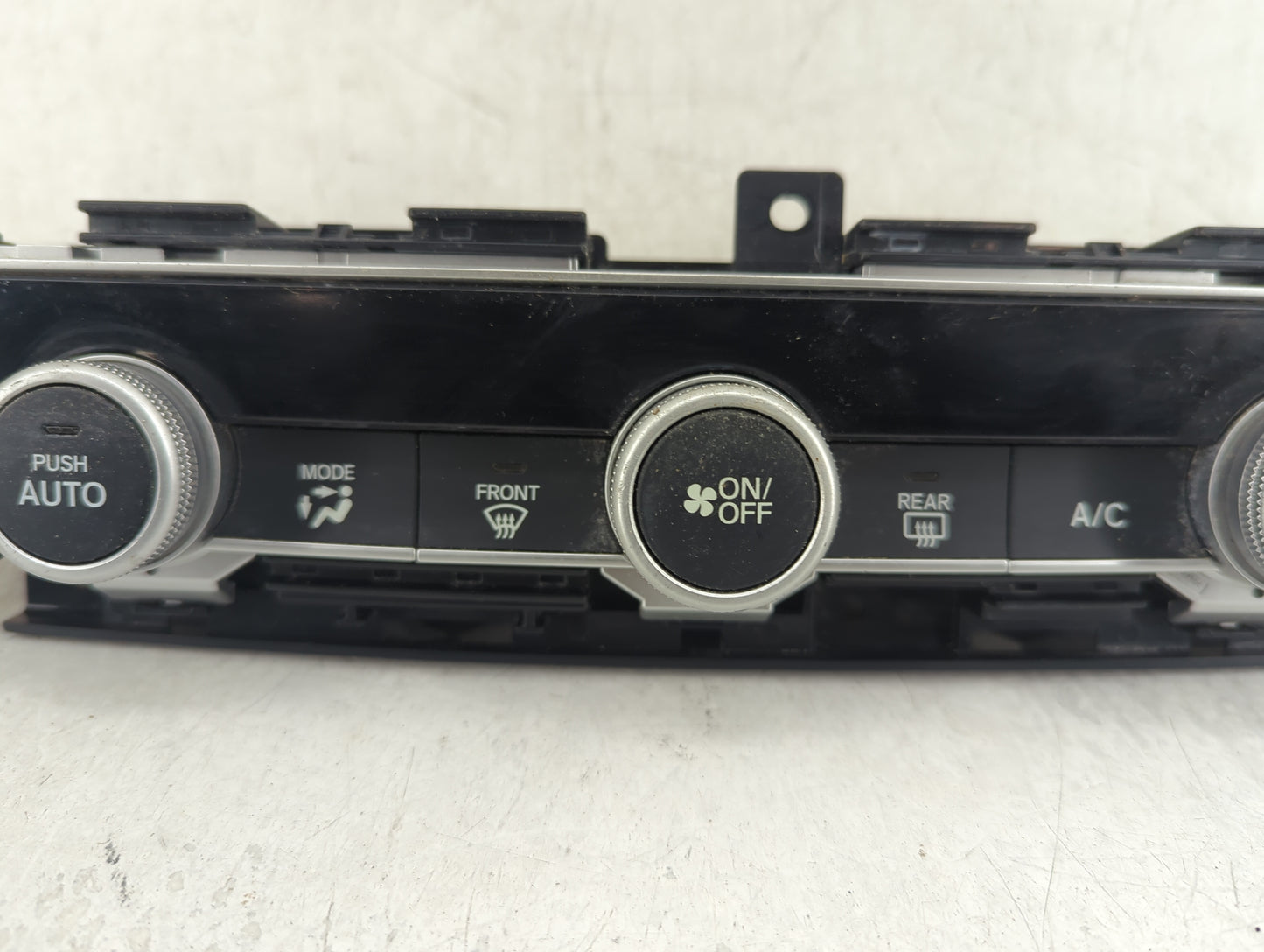 2018-2020 Honda Accord Climate Control Module Temperature AC/Heater Replacement P/N:79610TVAA016M1 Fits Fits 2018 2019 2020 
