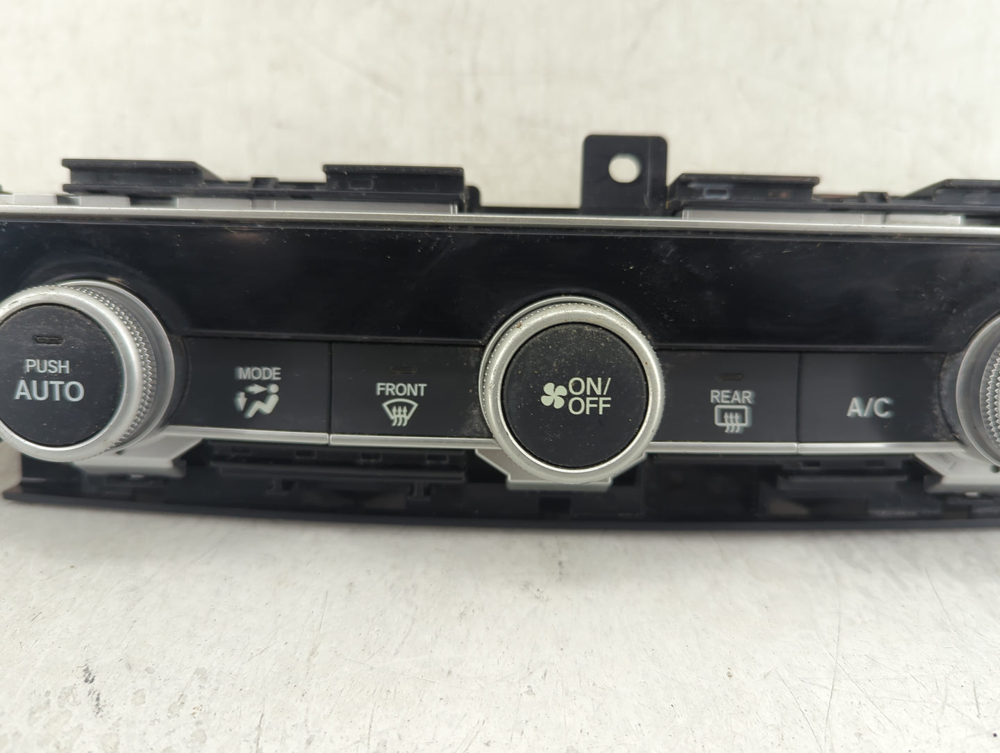 2018-2020 Honda Accord Climate Control Module Temperature AC/Heater Replacement P/N:79610TVAA016M1 Fits Fits 2018 2019 2020 