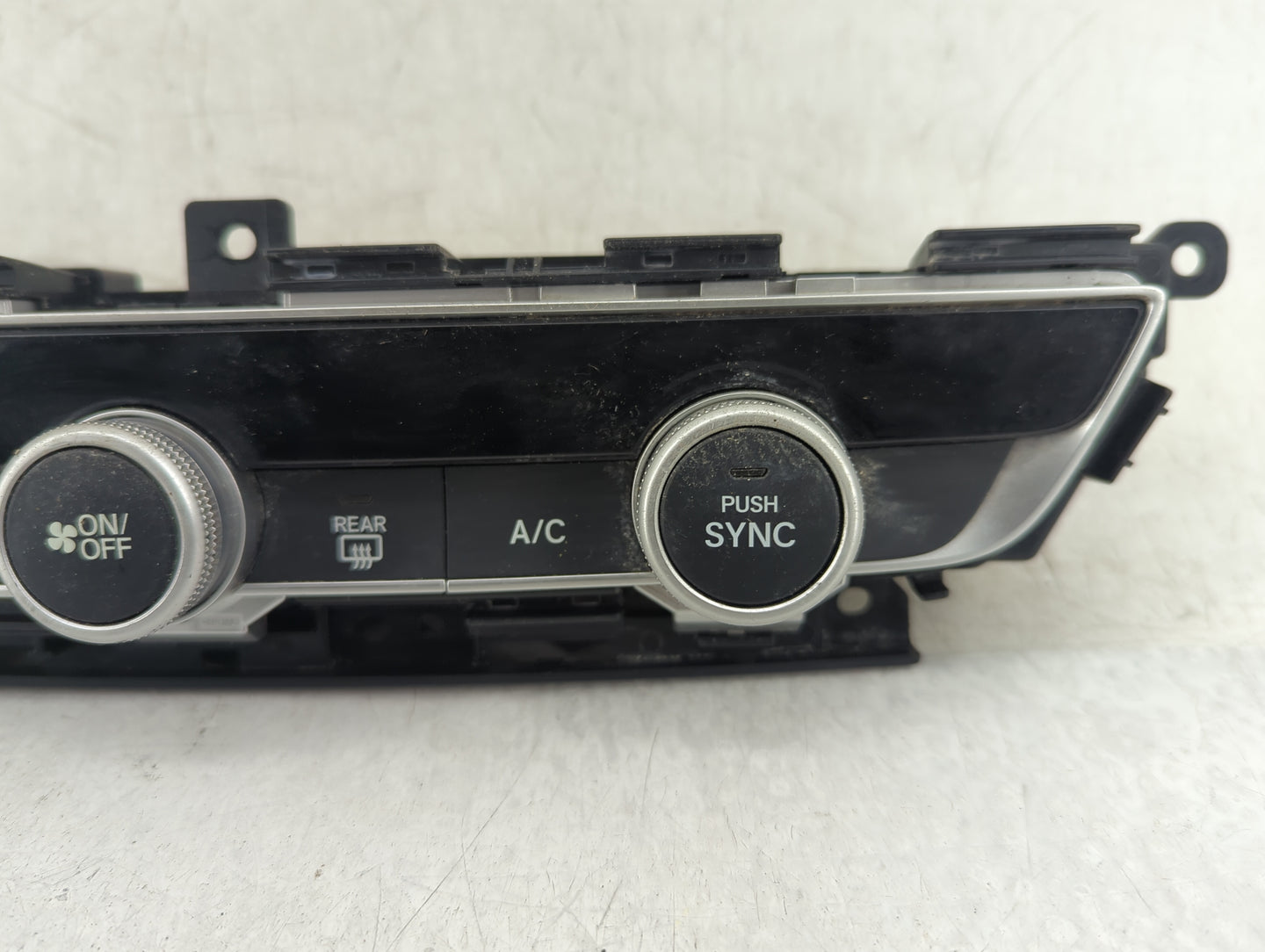 2018-2020 Honda Accord Climate Control Module Temperature AC/Heater Replacement P/N:79610TVAA016M1 Fits Fits 2018 2019 2020 