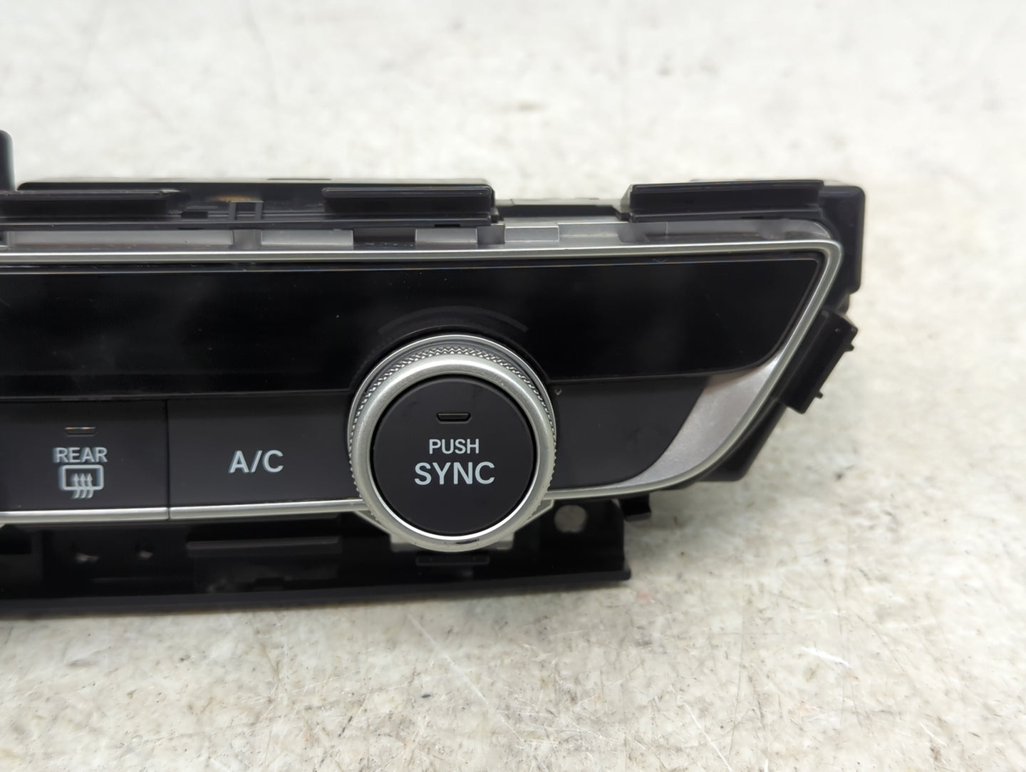 2018-2020 Honda Accord Climate Control Module Temperature AC/Heater Replacement P/N:79610TVAA016M1 Fits Fits 2018 2019 2020 