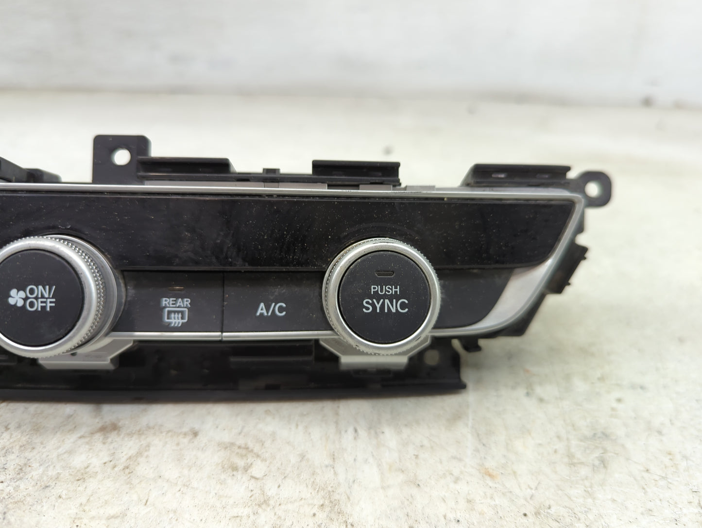 2018-2022 Honda Accord Climate Control Module Temperature AC/Heater Replacement P/N:1659A1 144229 Fits OEM Used Auto Parts -